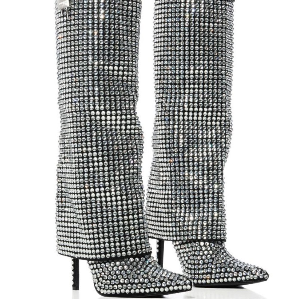 Azalea Wang Fleeting Dream Size: 7.5 Silver Diamond Boots *π
ππππ ππππ*